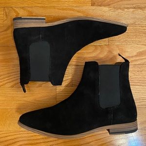 Topman Suede Chelsea Boots in Black